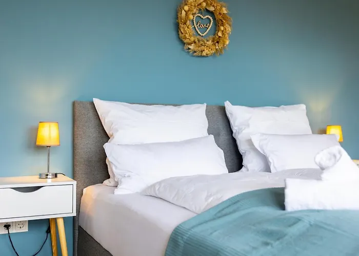 E&K Living - Design Apartment - 2 Bedrooms - Kitchen - Free Parking