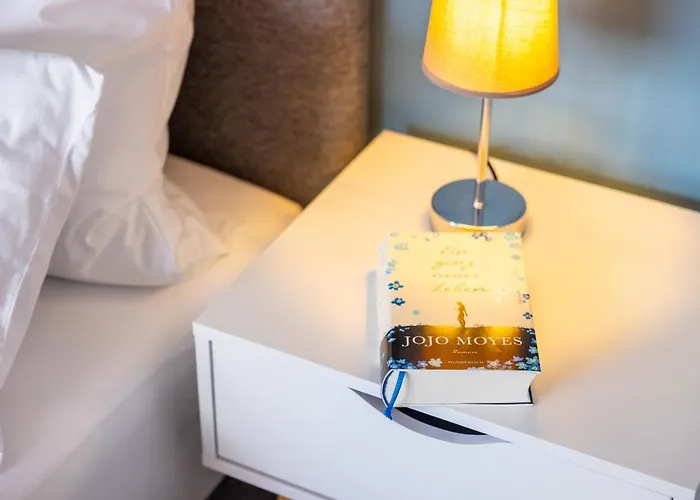 E&K Living - Design Apartment - 2 Bedrooms - Kitchen - Free Parking